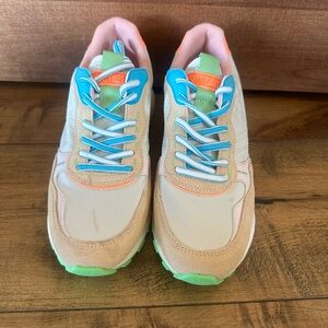 Victoria Luna  Sneakers